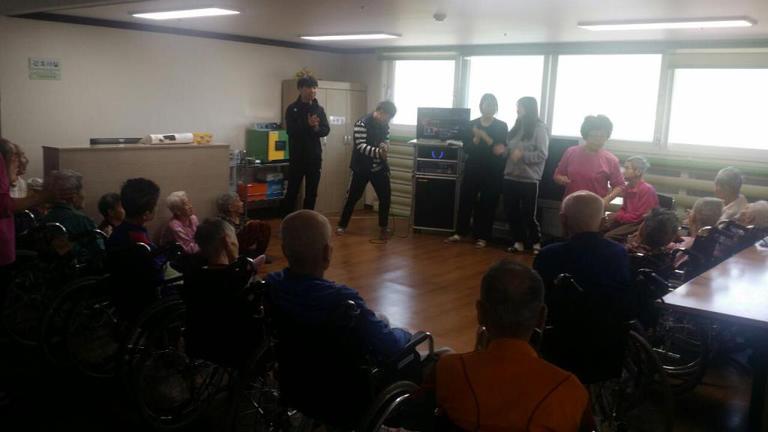 18년도 4월 18일 음악프로그램(영상대 자원봉사)